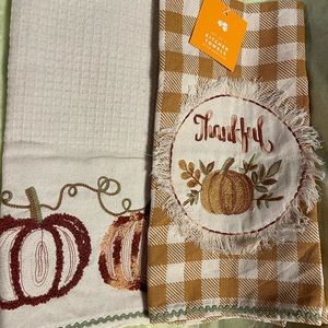 Storehouse Seasonal 2 sets of 2 seasonal dish towels. Thankful (4 total)